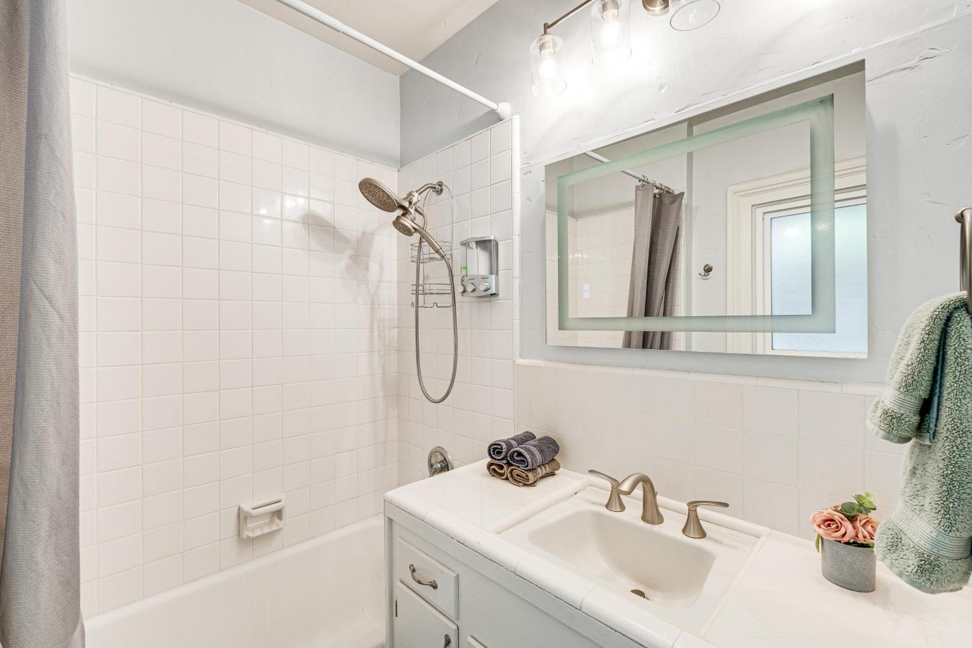 Bright Woodland Apartment Walk To Main Street Экстерьер фото