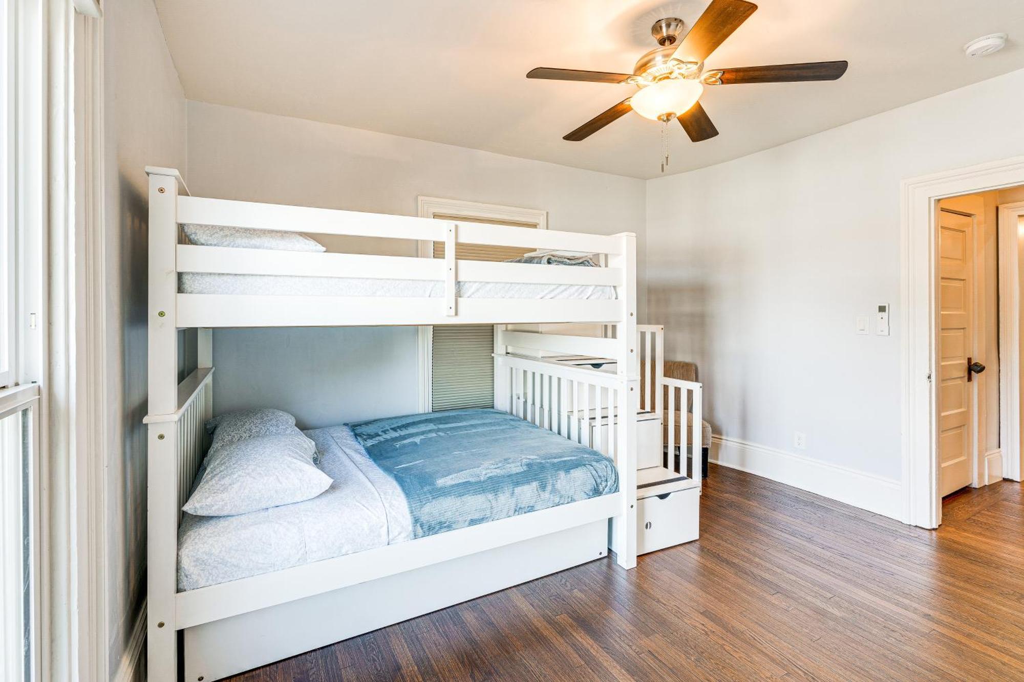 Bright Woodland Apartment Walk To Main Street Экстерьер фото