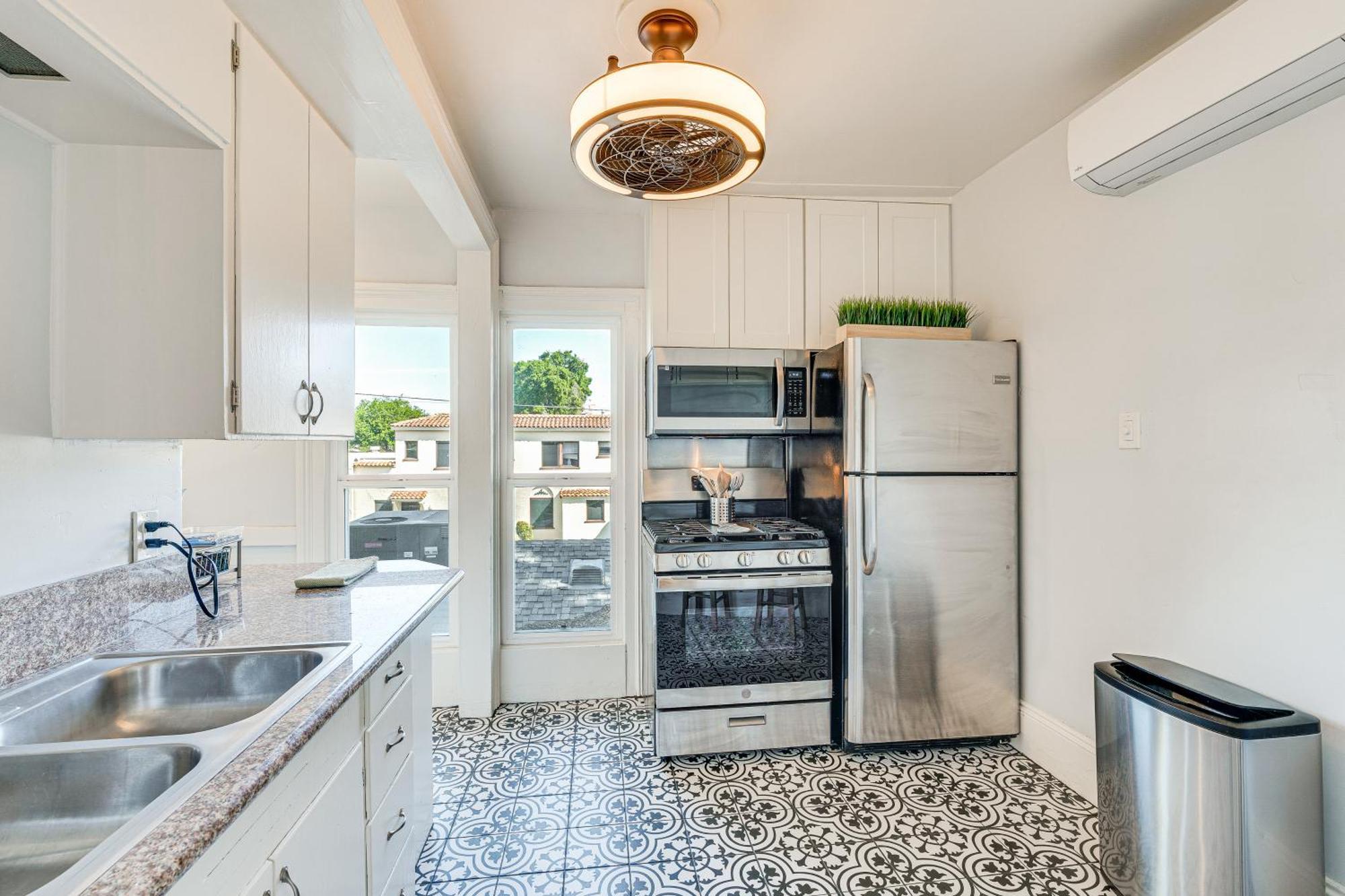 Bright Woodland Apartment Walk To Main Street Экстерьер фото