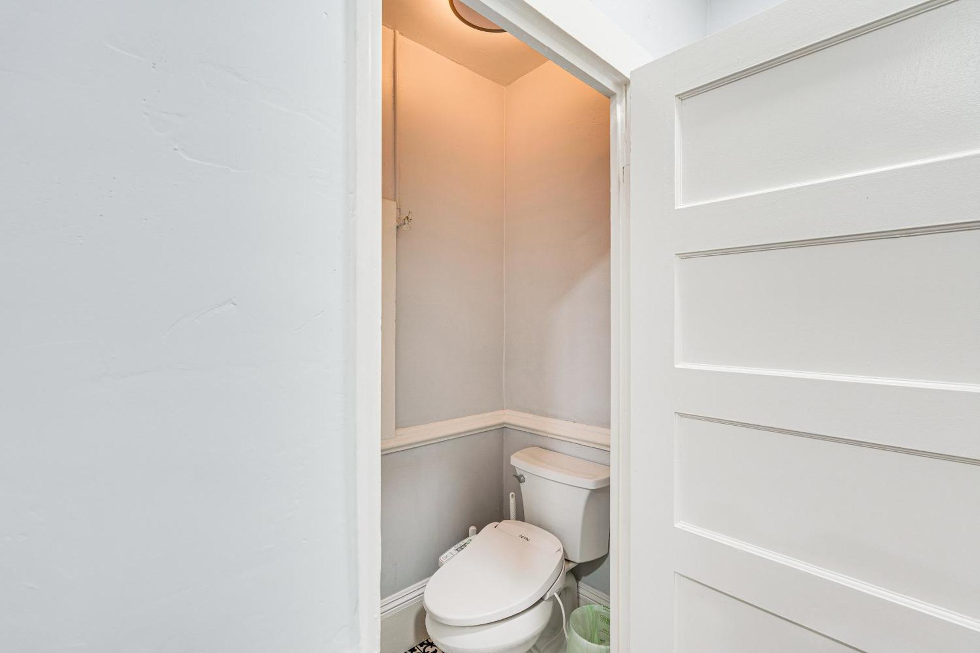 Bright Woodland Apartment Walk To Main Street Экстерьер фото