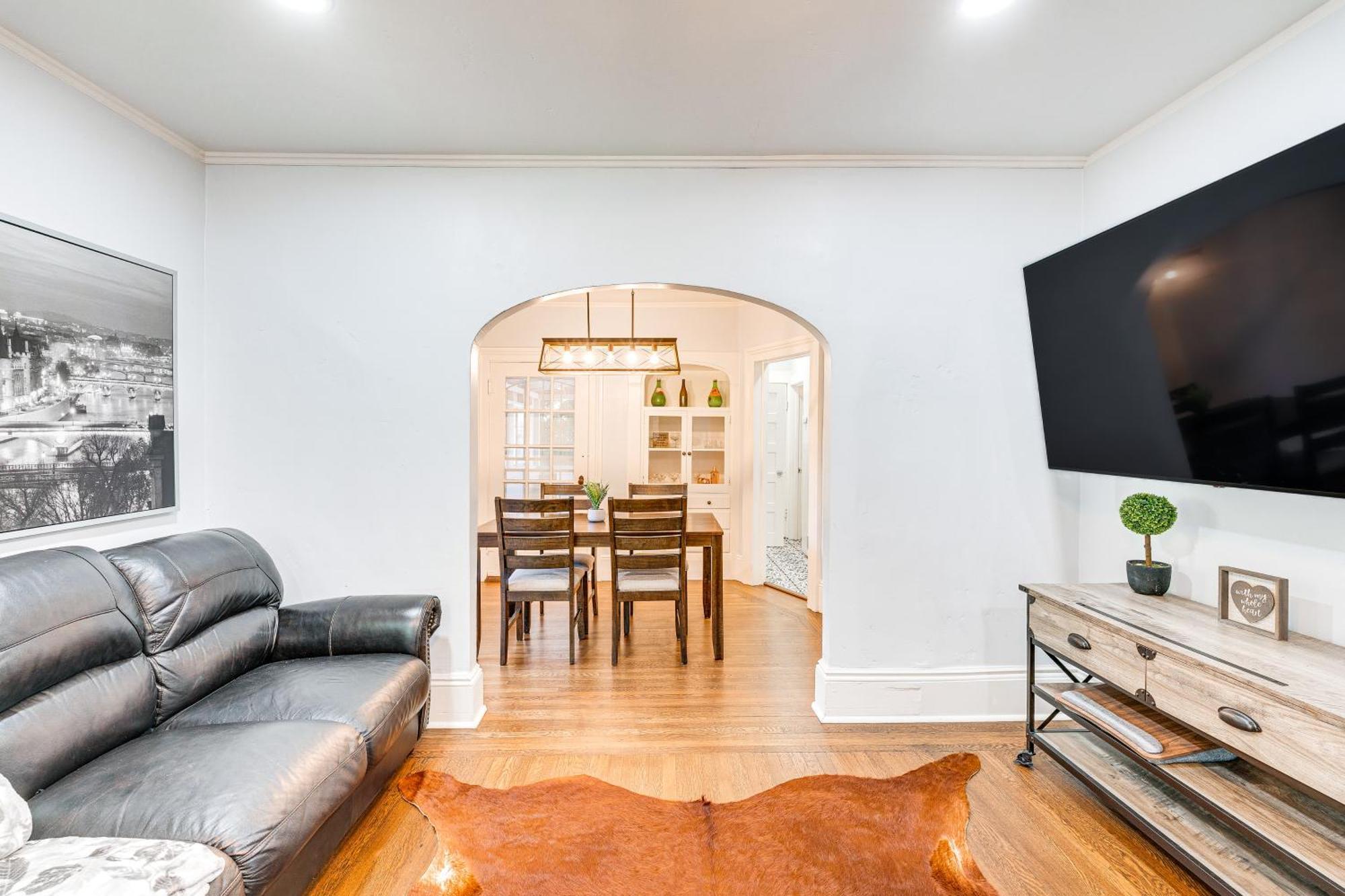 Bright Woodland Apartment Walk To Main Street Экстерьер фото