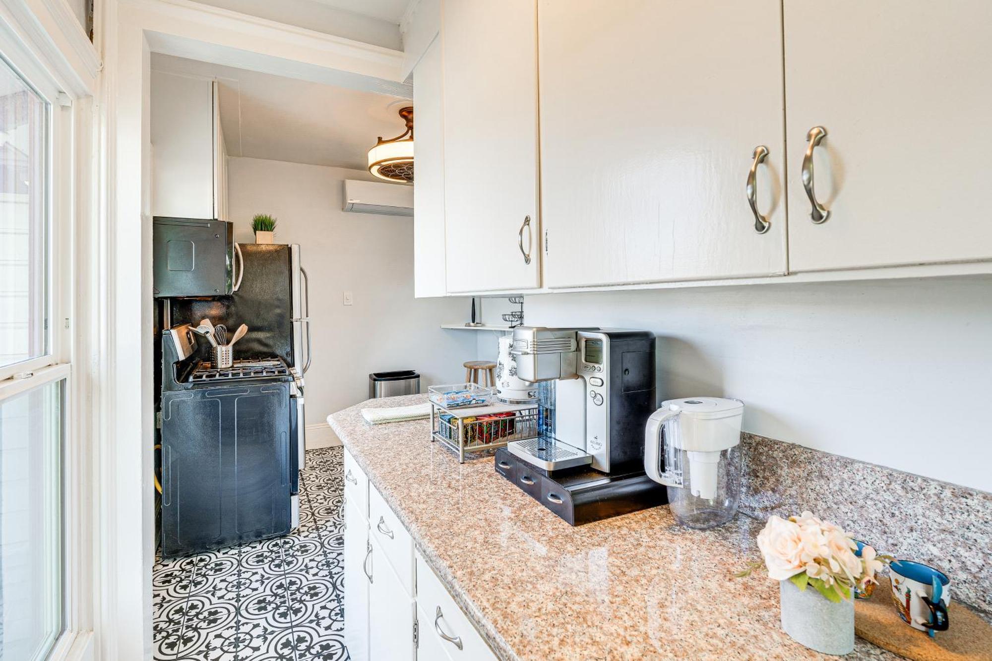 Bright Woodland Apartment Walk To Main Street Экстерьер фото